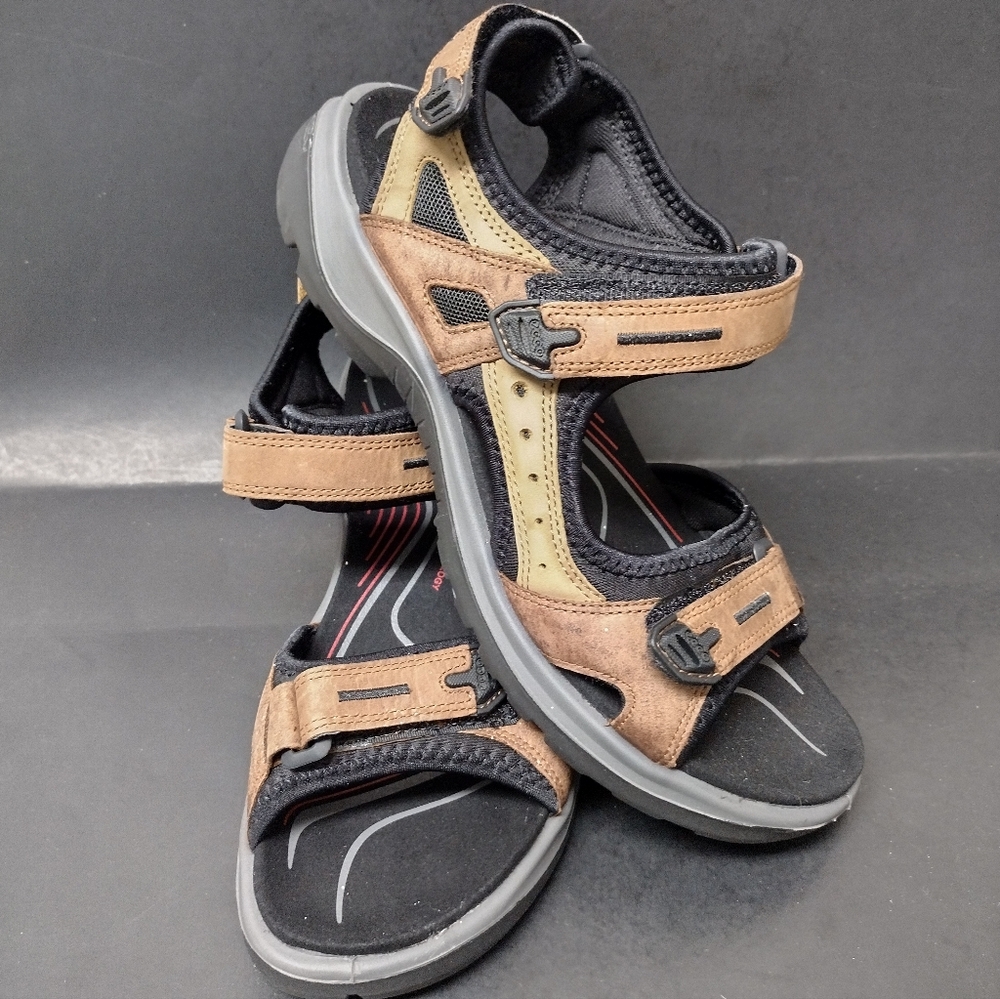 - ECCO -Women’s Ecco Yucatan Birch Water Sandals SIZE : 9.5 ( 40 )